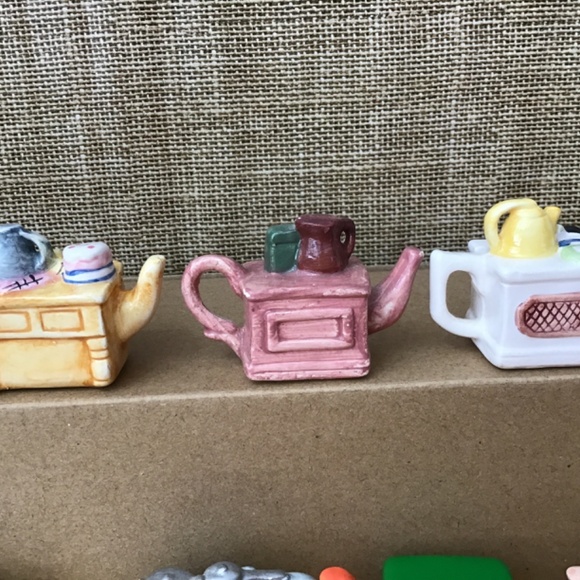 Red Rose Tea Pots - Picture 6 of 13